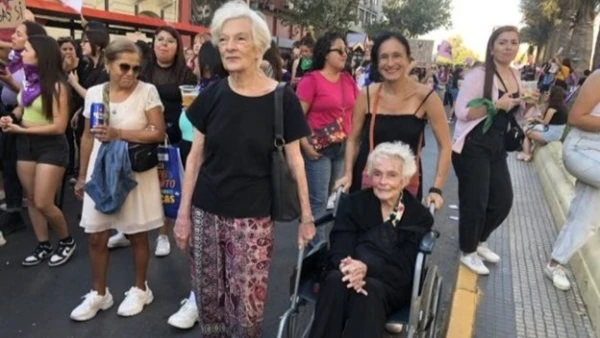 On International Women’s Day on Mar. 8, thousands of Chilean women of all ages took to Santiago’s central Alameda avenue .