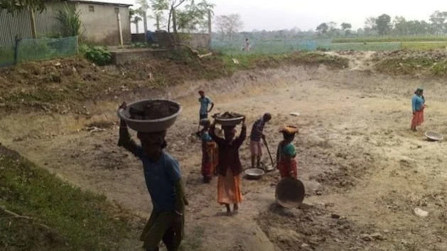 By restoring the ponds, the community at Patqapara Village, a small hamlet in India's West Bengal State, was able to save their village and livelihoods. 