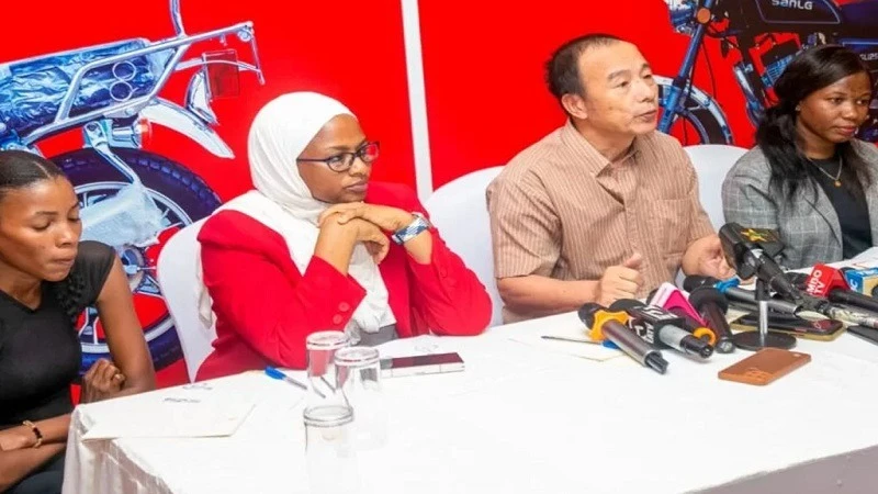 Anisa Nkulo, (2nd L) Route Marketing Consultancy director addresses journalists in Dar es Salaam on the prevailing illegal rebranding of a local motorcycle wholesaler company ‘SANLG World Investment Ltd’. Second right is Bahari Leo, SANLG Project Manager.