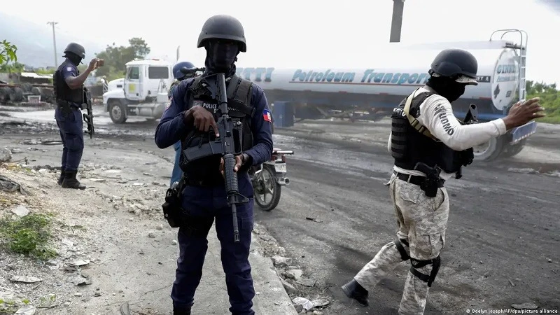 Polisi washika doria mjini Port-au-Prince nchini Haiti.