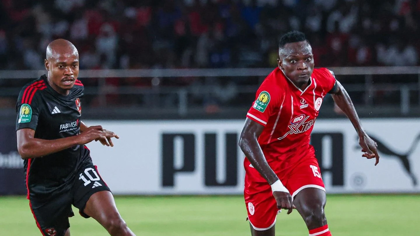 Simba SC's left-back, Mohammed Hussein (R), races past Al Ahly's midfielder Percy Tau during the 2023/24 CAF Champions League