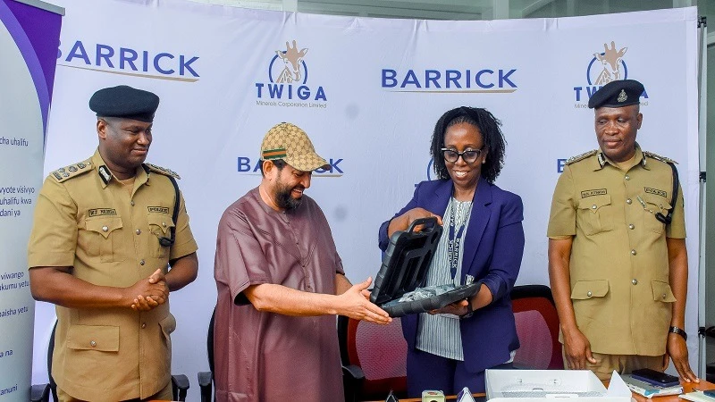 Barrick’s Corporate Communication and Country Liaison Manager Georgia Mutagahywa (2nd L) hands over one of the modern alcohol testing devices for drivers to the Dar es Salaam Special Zone Road Safety Committee Chairman Mohamed Bahashwan 