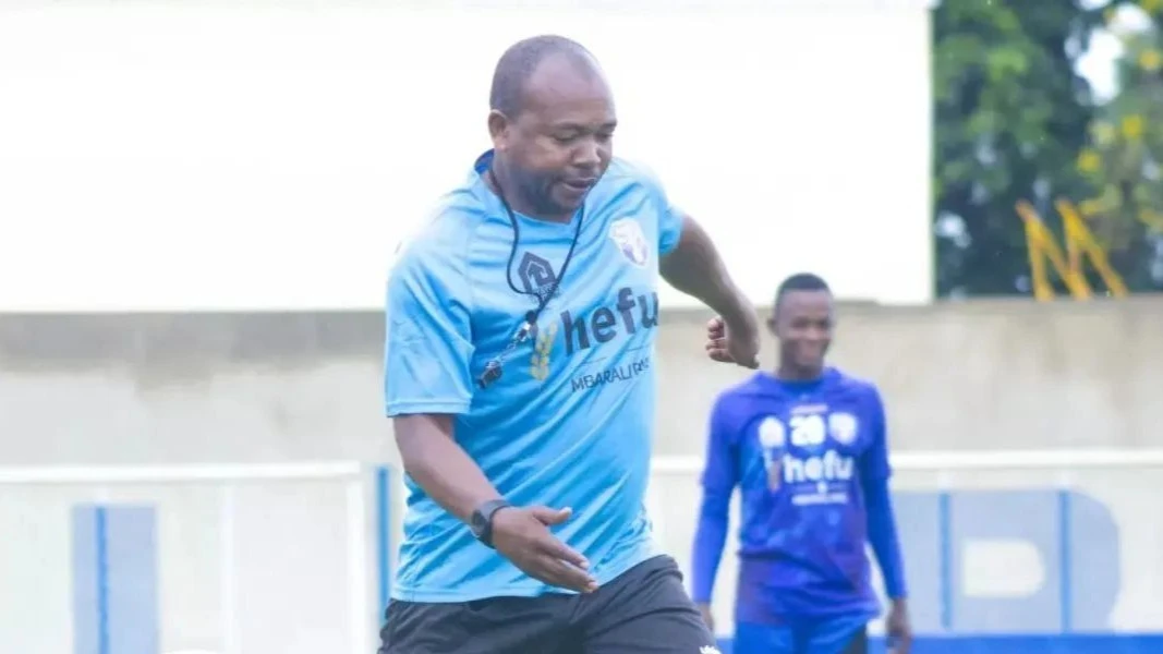  Kocha Mkuu wa   Singida Black Stars ( zamani Ihefu FC), Mecky Maxime.