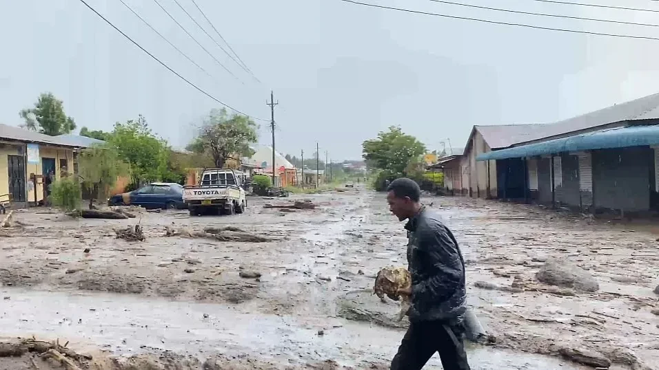 Hundreds of thousands displaced by flooding in Burundi. The relentless rain has resulted in the level of water in Lake Tanganyika rising considerably, causing chaos for communities living along its shores.
