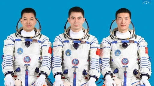 This undated photo shows Chinese astronauts Ye Guangfu (C), Li Cong (R) and Li Guangsu who will carry out the Shenzhou-18 spaceflight mission. 