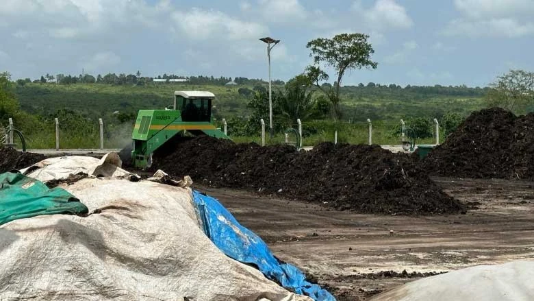 Kinondoni Muncipality’s Mapwepande Composting Facility treats food waste, lessening methane emissions from waste disposal. 