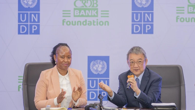 Mkataba huo umesainiwa na Mkurugenzi Mtendaji wa CRDB Bank Foundation, Tully Esther Mwambapa na Mwakilishi Mkazi wa UNDP nchini, Shigeki Komatsubara makao makuu ya Benki ya CRDB jijini Dar es Salaam