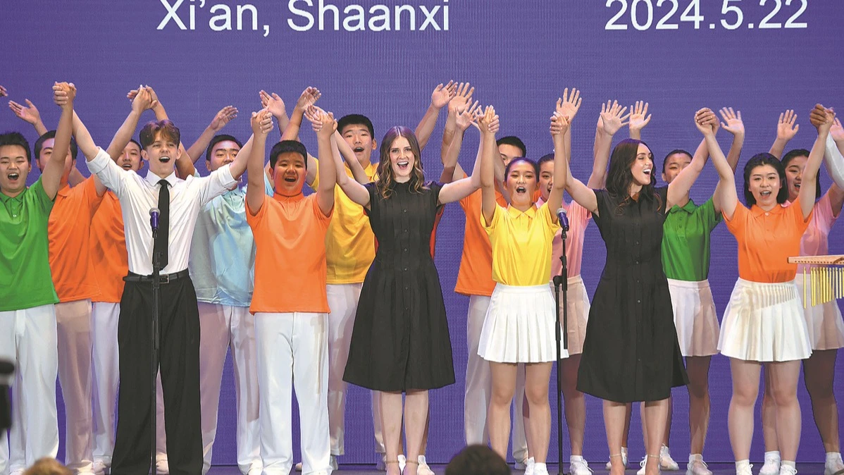 Students from China and the United States perform at the opening ceremony of the 14th China-US Tourism Leadership Summit, which opened in Xi'an, Shaanxi province, on Wednesday. 