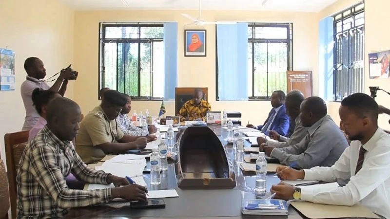 
Onesmo Buswelu (C), District Commissioner for Tanganyika, stresses responsible financial management's importance at a tax collection committee meeting.