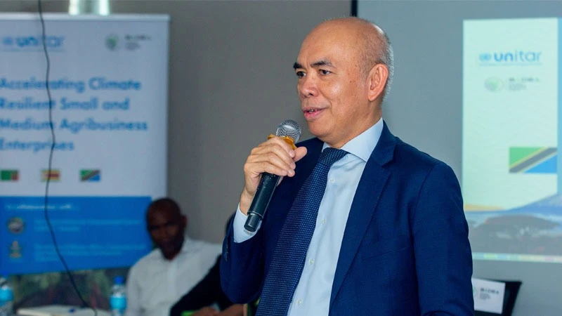 UNITAR Project Lead Michael Adalla makes remarks in Dar es Salaam during recent training on ‘Accelerating sustainable and climate-resilient livelihoods’ attended by 50 young and women entrepreneurs picked from across Tanzania.