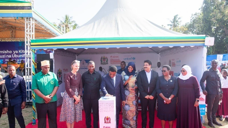 Prime Minister Kassim Majaliwa (center) presses the button to officially launch the Airtel SMARTWASOMI initiative during a launch ceremony held on the climax of the National education, skills, and innovation week in Tanga. Looking on is Airtel Tanzania’s 