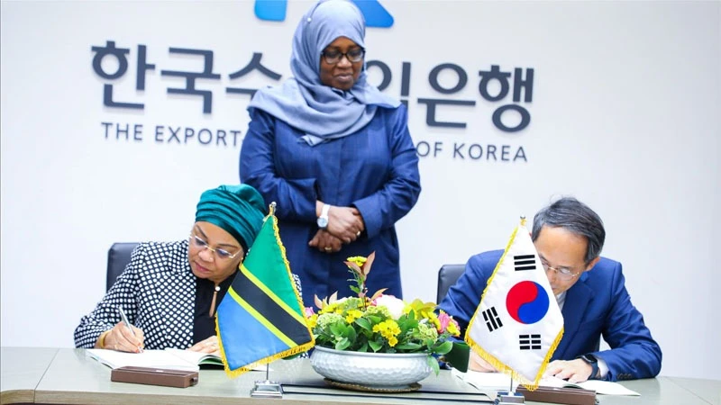 Dr. Natu El-maamry Mwamba (L), Finance Ministry PS, signs a loan deal with Hwang Kiyeon, Senior Executive Director of Korean Exim Bank. Witnessing is Dr. Saada Mkuya Salum, Zanzibar’s Minister responsible for finance and planning