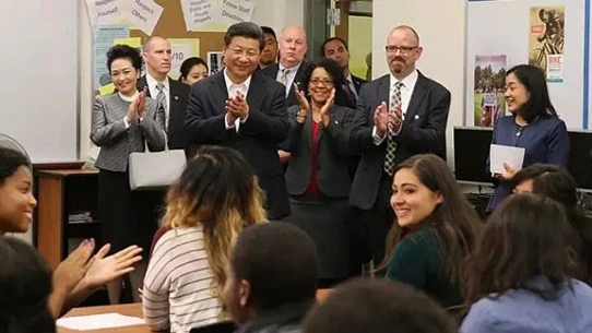 In this file photo dated Sept 23, 2015, Xi Jinping (back, fourth left) and his wife Peng Liyuan (back, second left) greet teachers and students during their visit to the Lincoln High School in Tacoma of Washington State, the United States.