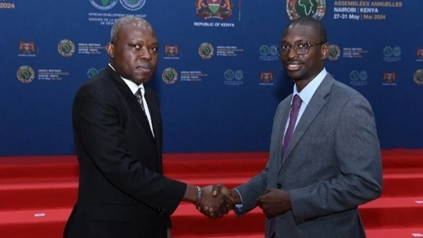 
AfDB’s Ousmane Fall (left) with Dr. Bienvenu Agbokponto Soglo, Intel’s Director for Government Affairs Africa, in Nairobi.