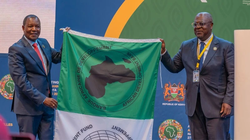 Prof. Njuguna Ndung’u (L), AfDB Governor for Kenya with Philippe Lasmel , Temporary Governor of Côte d'Ivoire at the AM2024 in Nairobi Kenya.