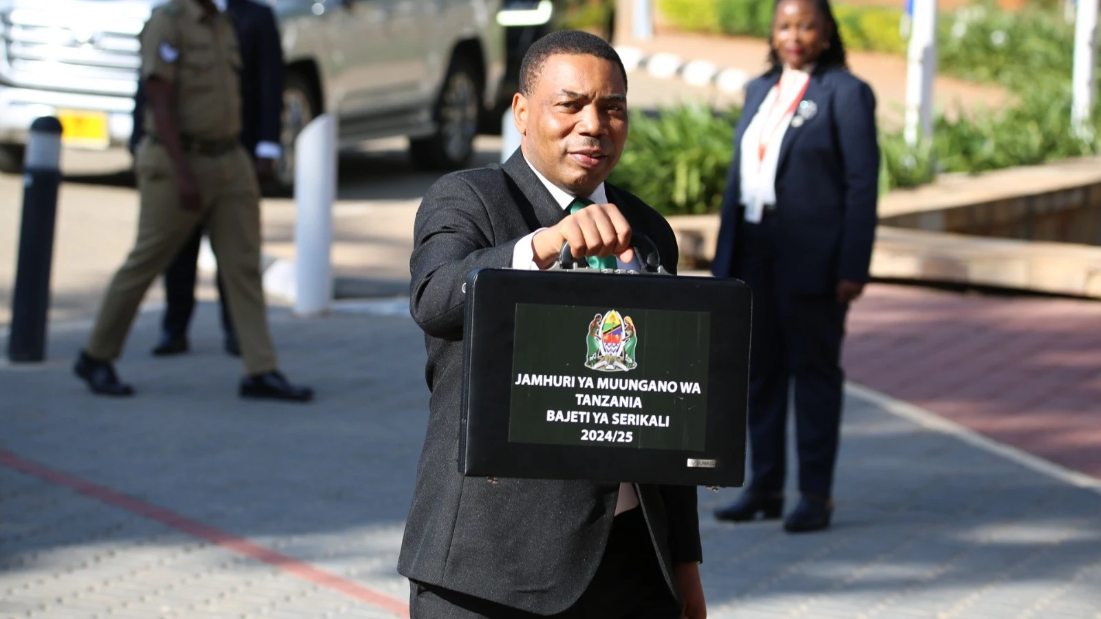 Finance Minister Dr Mwigulu Mchemba shows the
briefcase containing the government budget for 2024/25
while enter in the Parliament chamber for tabling in
Dodoma yesterday.