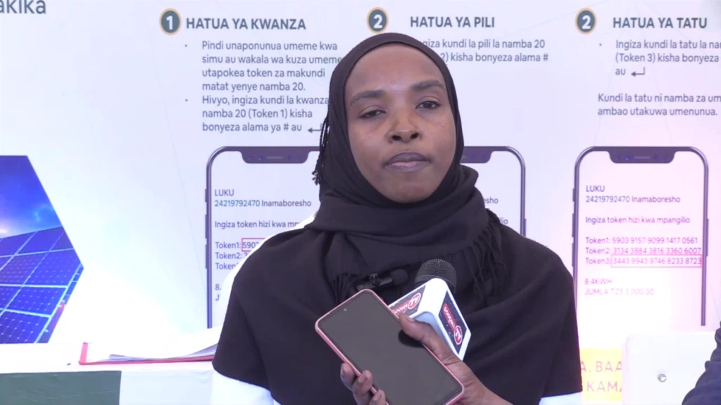  Ofisa huduma kwa wateja wa Shirika hilo, Fatuma Mohamed.