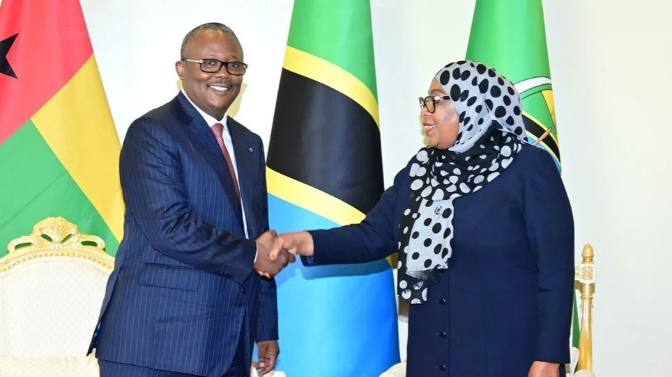 President Umaro Sissoco Embaló of Guinea Bissau (L) greeting President Samia Suluhu Hassan (R))