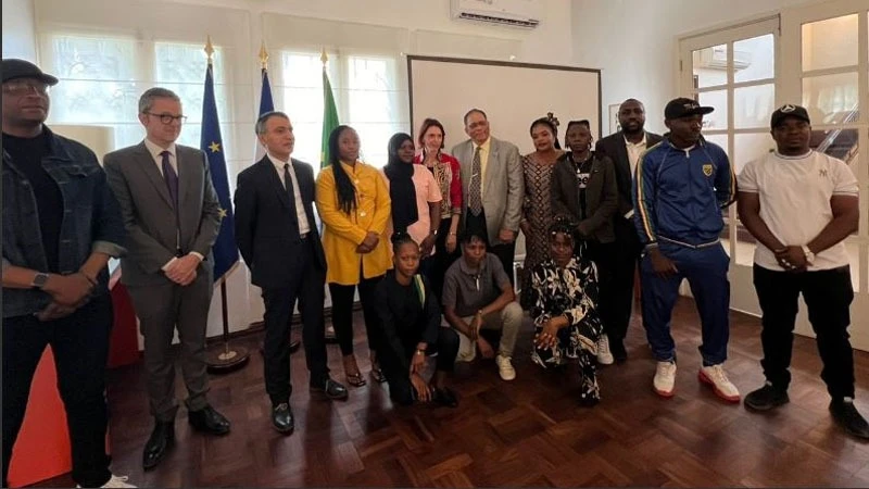 Nabil Hajlaoui, French Ambassador to Tanzania (3rd L, standing), Dr Michael Anthony Battle, USA Ambassador to Tanzania (6th R), along with ‘Boxing Queen’ members and stakeholders pictured in Dar es Salaam yesterday during the launch of the project.