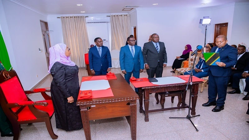 President Samia Suluhu Hassan swears in Yusuph Juma Mwenda at Tunguu State Lodge in Zanzibar yesterday as Commissioner General of the Tanzania Revenue Authority. 