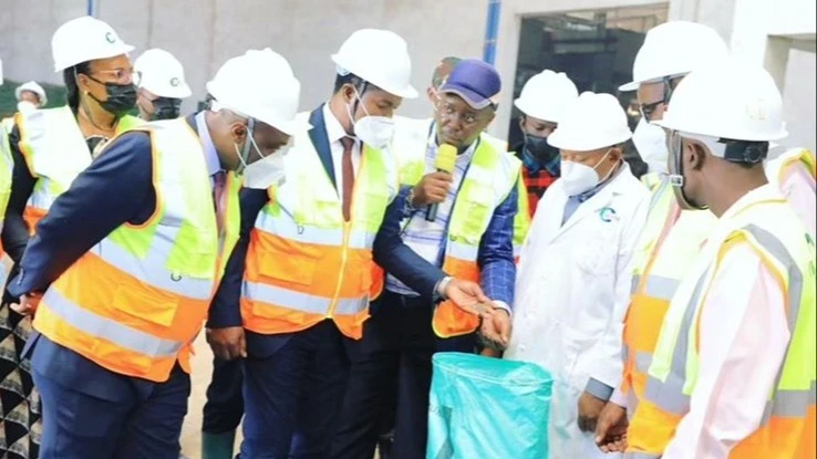 
The Minister of Industry and Trade, Dr Selemani Jafo, (2nd R) admires fertilize produced by the Itracom Fertilizer Limited Factory located in Dodoma yesterday.