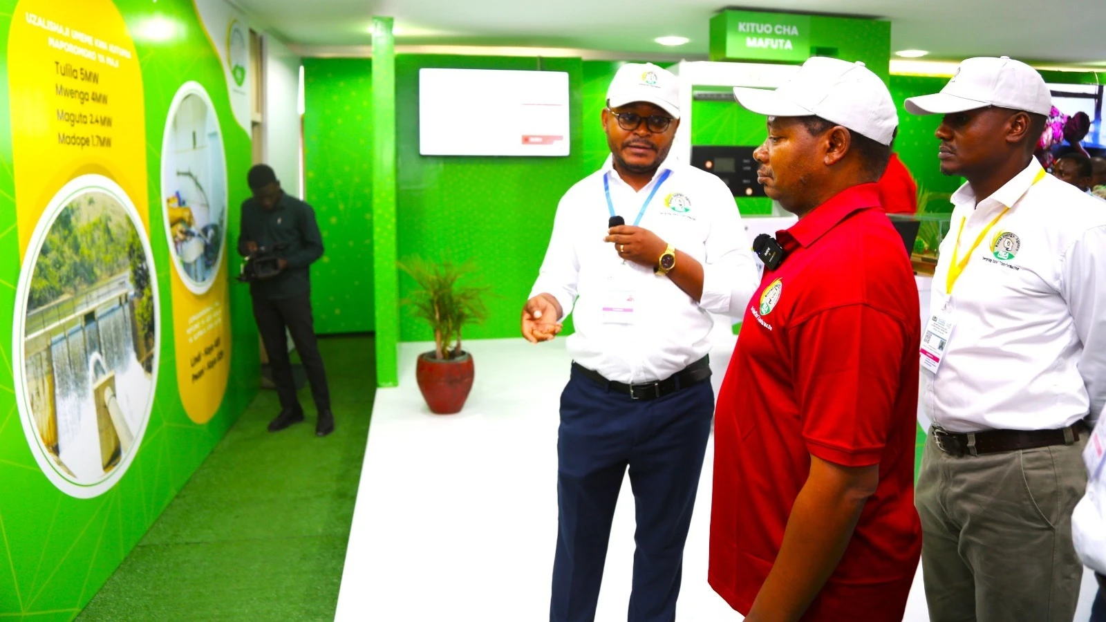 Board Chairperson for the Rural Electrification Agency ambassador Jacob Kingu getting some clarification from REA officials as he when he visited their pavilion at the ongoing DITF 2024.