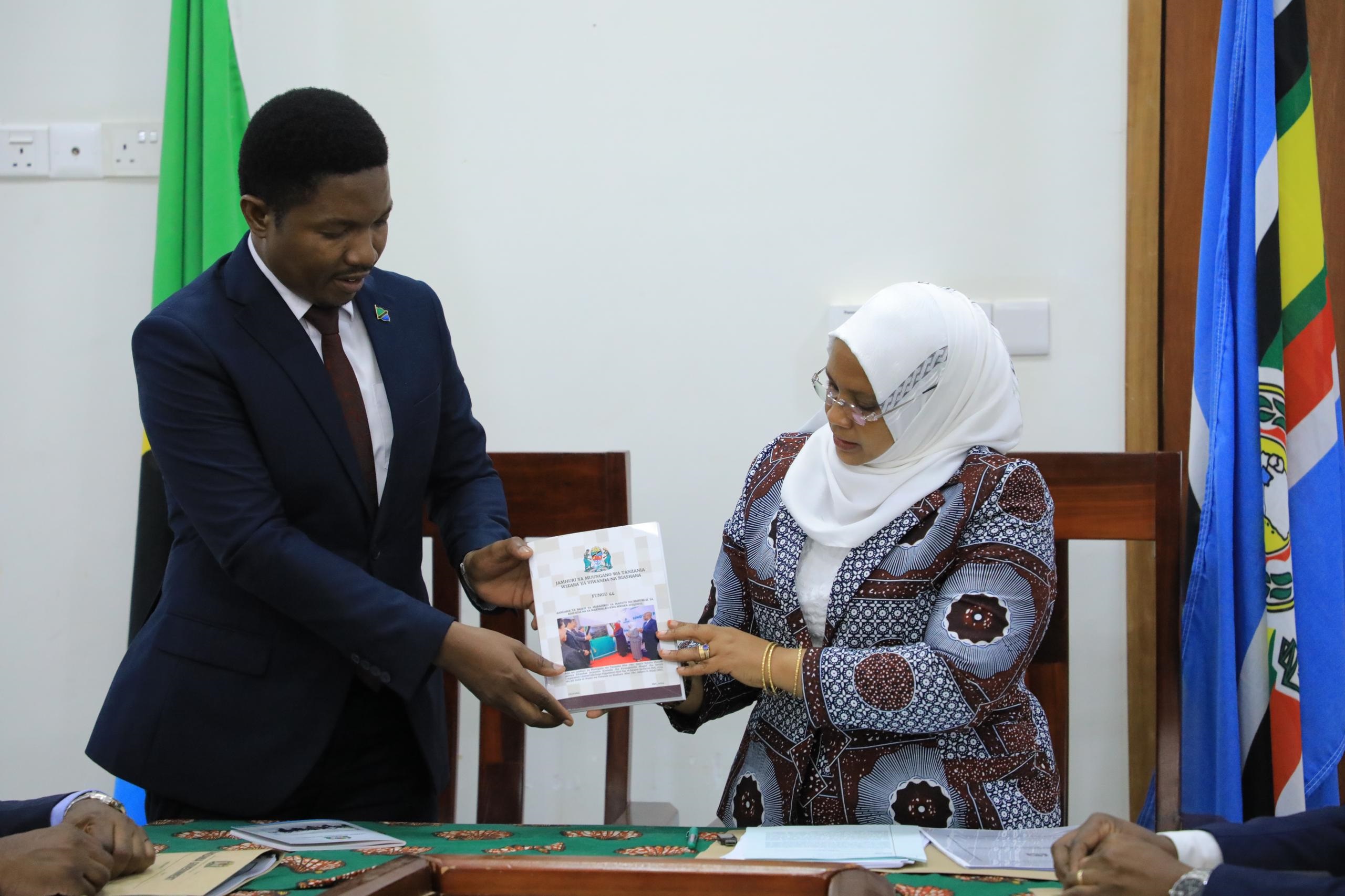 Dr Selemani Jafo (L), until only days ago Minister of State in the Vice President’s Office (Union and the Environment) but now overseeing the Industry and Trade ministerial docket, receives working tools in Dodoma city yesterday from his predecessor .