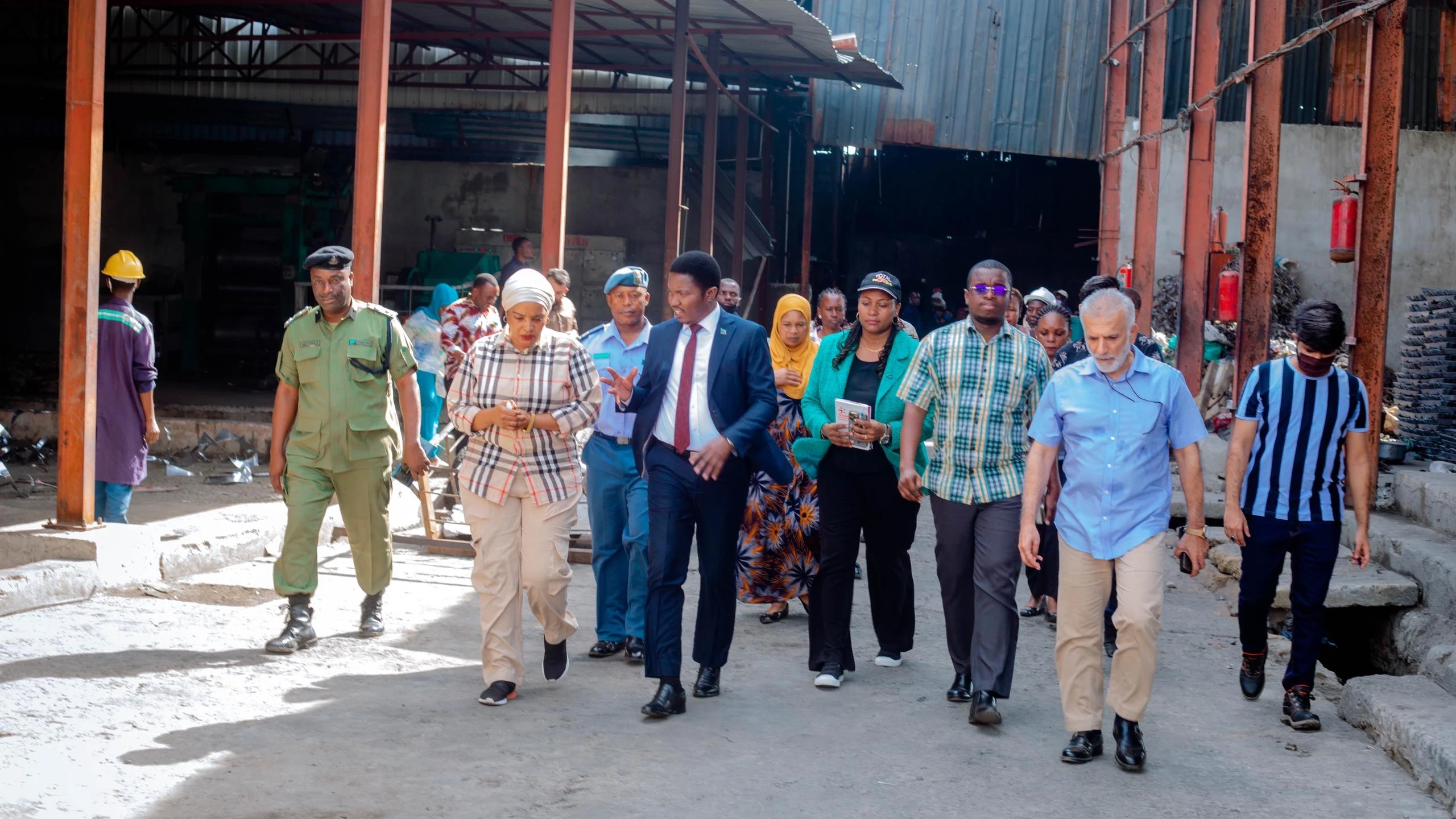 Dr. Selemani Jafo, Minister of Industry and Trade (center), at the Balochistan Group of Industry factory in Mkuranga District, Coastal Region