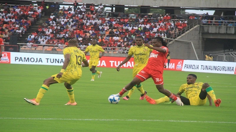  Simba SC forward Kibu Denis (2nd R) dribbles past Young Africans’ players when the two clubs locked horns in a 2023/24 Mainland Premier League encounter held in Dar es Salaam on November 5, 2023, which ended with Young Africans cruising to a 5-1 win.