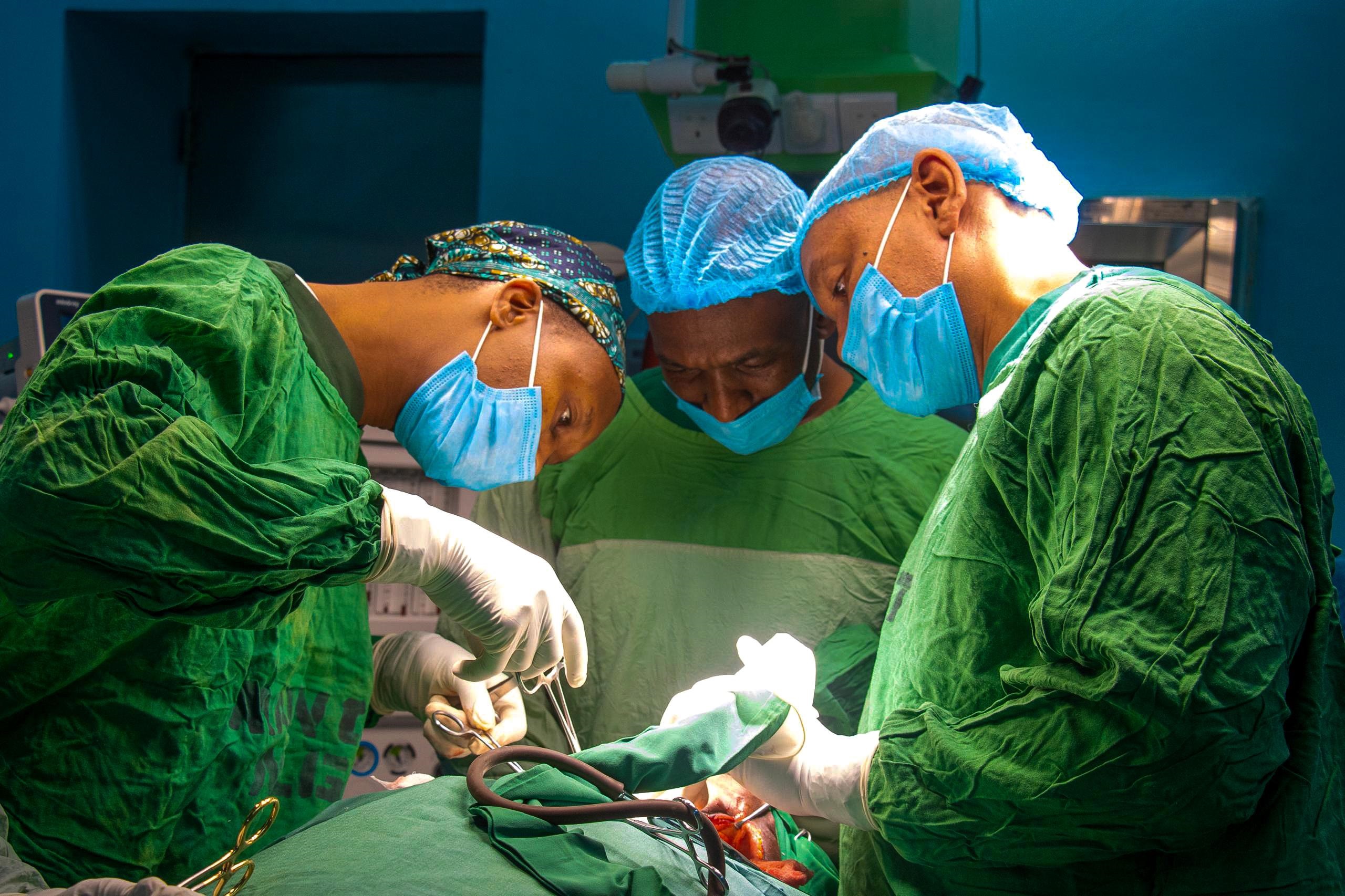 Muhimbili National Hospital specialists pictured at the weekend performing throat surgery on Maliki Hashimu (5) of Dar es Salaam’s Goba suburb, who was injured on the night of last Monday. 