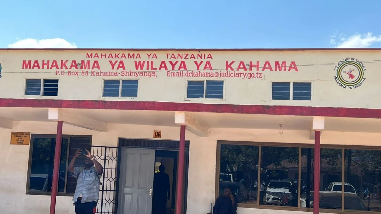 Waalimu, Wanafunzi kortini tuhuma wizi wa mitihani.