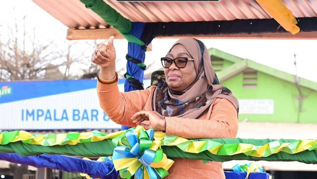 Rais Dk. Samia Suluhu Hassan, alipokuwa katika mji mdogo wa Tunduma, mkoani Songwe. 