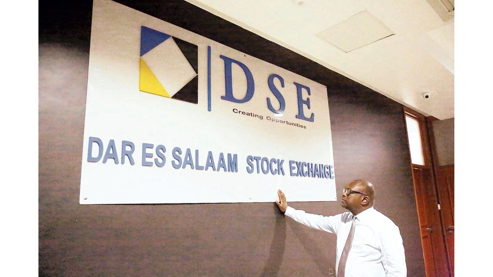 The DSE’s total market capitalization reached 17.2trn/- at the end of last month. 