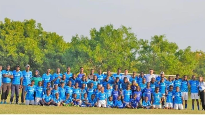 Former Barcelona youth players and coaches, Xavier Beranuy Gilt and Aitor Bueno Gil, pose for a group photo with young players, coaches, and officials of the One Tanzanite Football Academy during a seven-day training camp at Kunduchi’s NDC grounds.