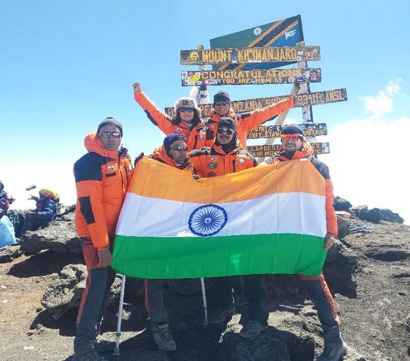  Six Indian nationals including women and a 91 per cent above-knee leg amputee, celebrate their historic feat of reaching the summit of Mount Kilimanjaro, the highest mountain in Africa and the highest single free-standing mountain 