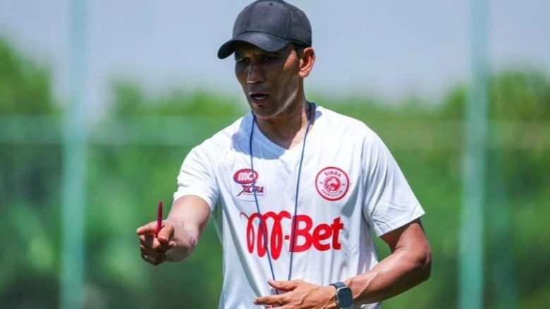 Simba’s coach, Fadlu Davids