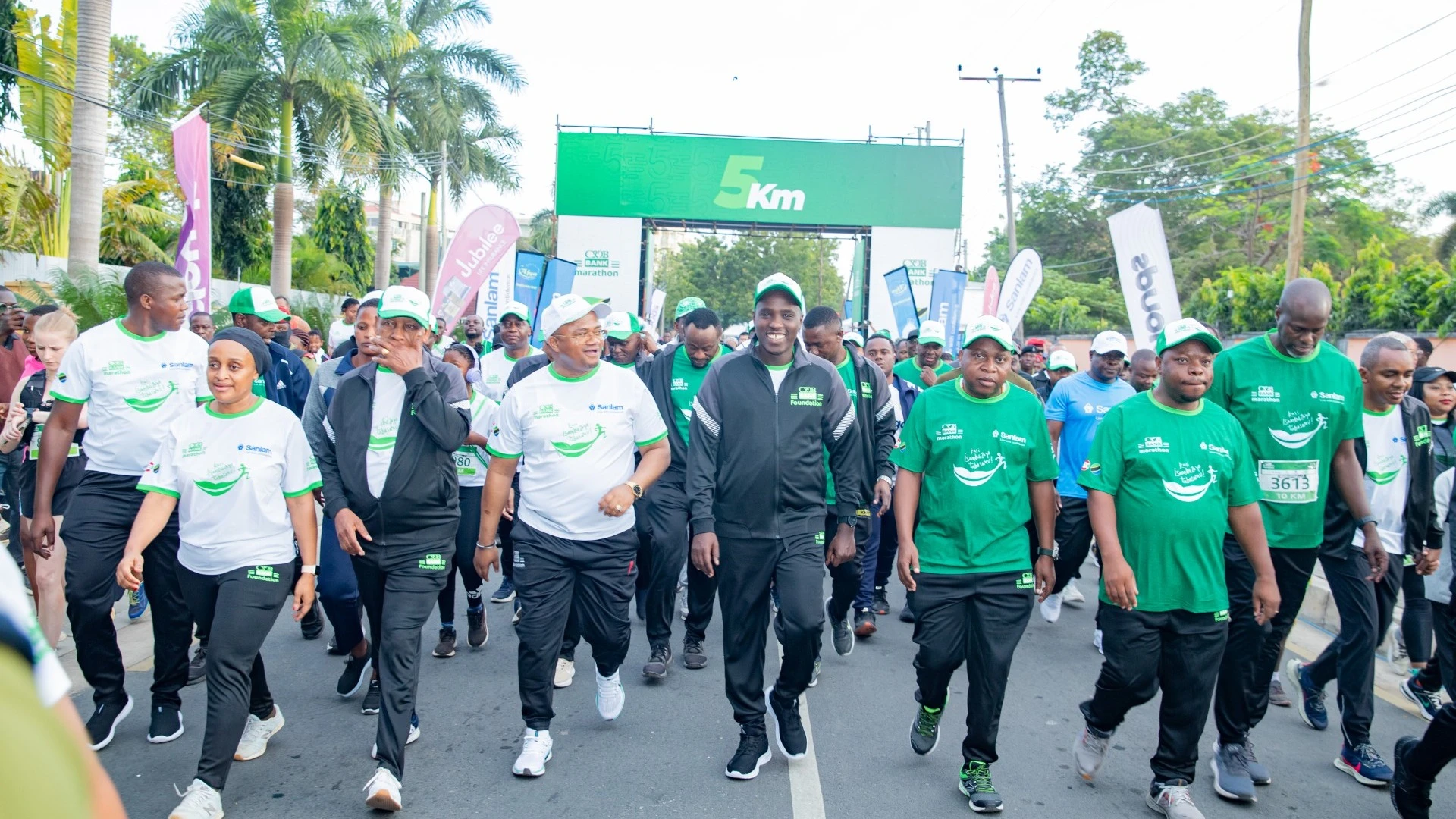 The Deputy Prime Minister and Minister of Energy, Dr. Doto Biteko (C), accompanied by the Minister of Arts, Culture and Sports, Dr. Damas Ndumbaro (3rd R), Dar es Salaam Regional Commissioner Albert Chalamila (2nd R), Chairman of the CRDB Bank Board of D