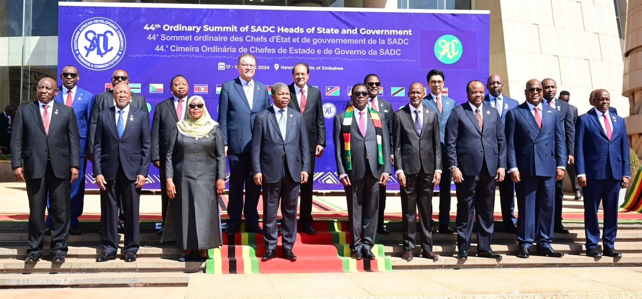 Samia, heads of state pose for a photo during 44th Ordinary Summit 