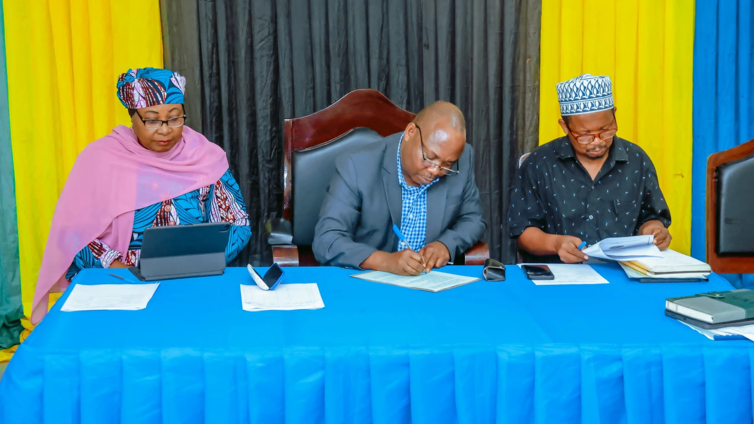 The National Economic Empowerment Council (NEEC) Executive Secretary Beng’i Issa (L), speaks to groups of women, youth, and special groups during the launching of the “Strengthening the Economy with Mama Samia" programme in the region.