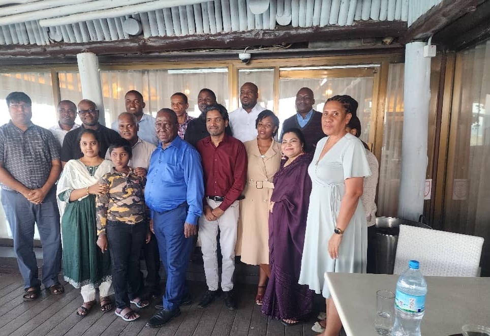 7.	Members of the Guardian Ltd management in a group photo with former TGL commercial director Ajay Goyal (L) and former TGL operations manager Murugan Vajran and their spouses. 