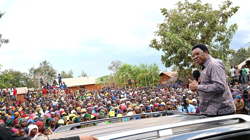 Prime Minister Kassim Majaliwa addresses a rally at Mtondo village in Nambilanje ward, Ruangwa District, on Thursday