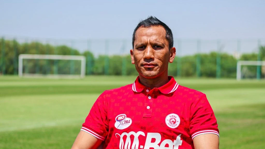 Kocha Mkuu, Fadlu Davids,.