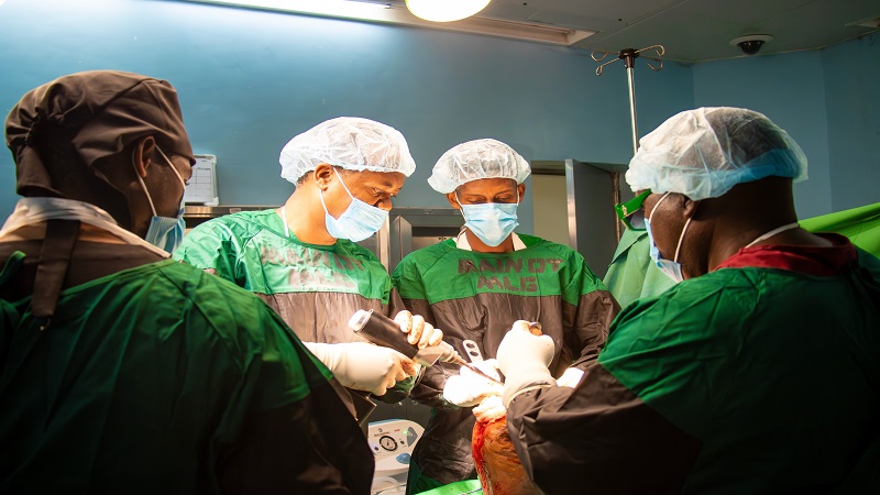 Orthopaedic surgeons from Muhimbili National Hospital’s Mloganzila campus perform knee surgery on a patient. The hospital has lined itself up to perform 30 hip and knee surgeries at an August 25 to 30 hip and knee replacement surgery camp