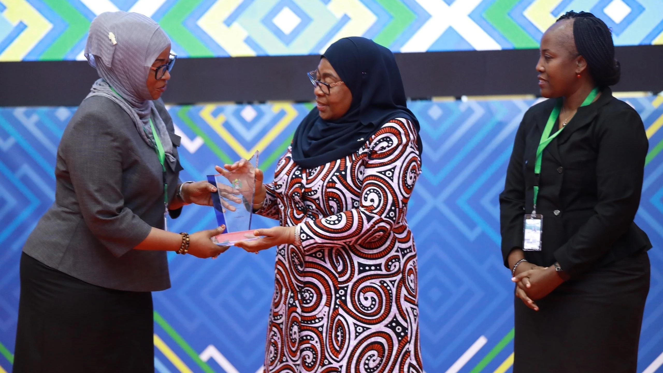 President Samia Suluhu Hassan presents an award to Asha Izina, the board of trustees acting chairperson at the Jakaya Kikwete Cardiac Institute  in recognition of JKCI’s exceptional economic and social contributions to the country for fiscal 2023/24,