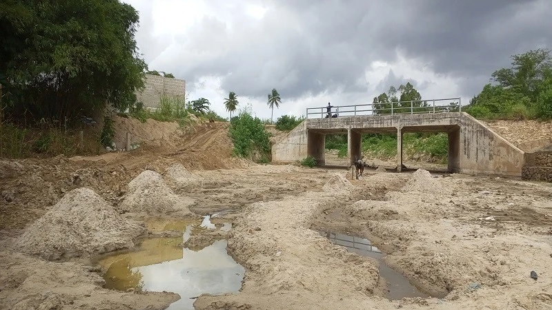 Unpermitted sand miners captured along the Tegeta River in Dar es Salaam.