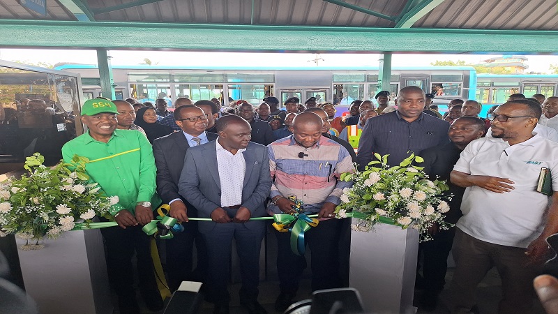 Minister of State in the President Office, Regional Administration and Local Government, Mohamed Mchengerwa (C) launching a smart card for the passengers using rapid transit buses at Kimara in Dar es Salaam.