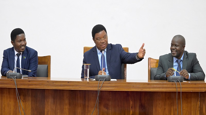 Prime Minister Kassim Majaliwa speaks with Ngara residents from Kagera Region who paid a visit to Parliament at the invitation of their MP, Ndesaiba Ruhoro (R). Left is Industries and Trade minister, Dr Selemani Jafo