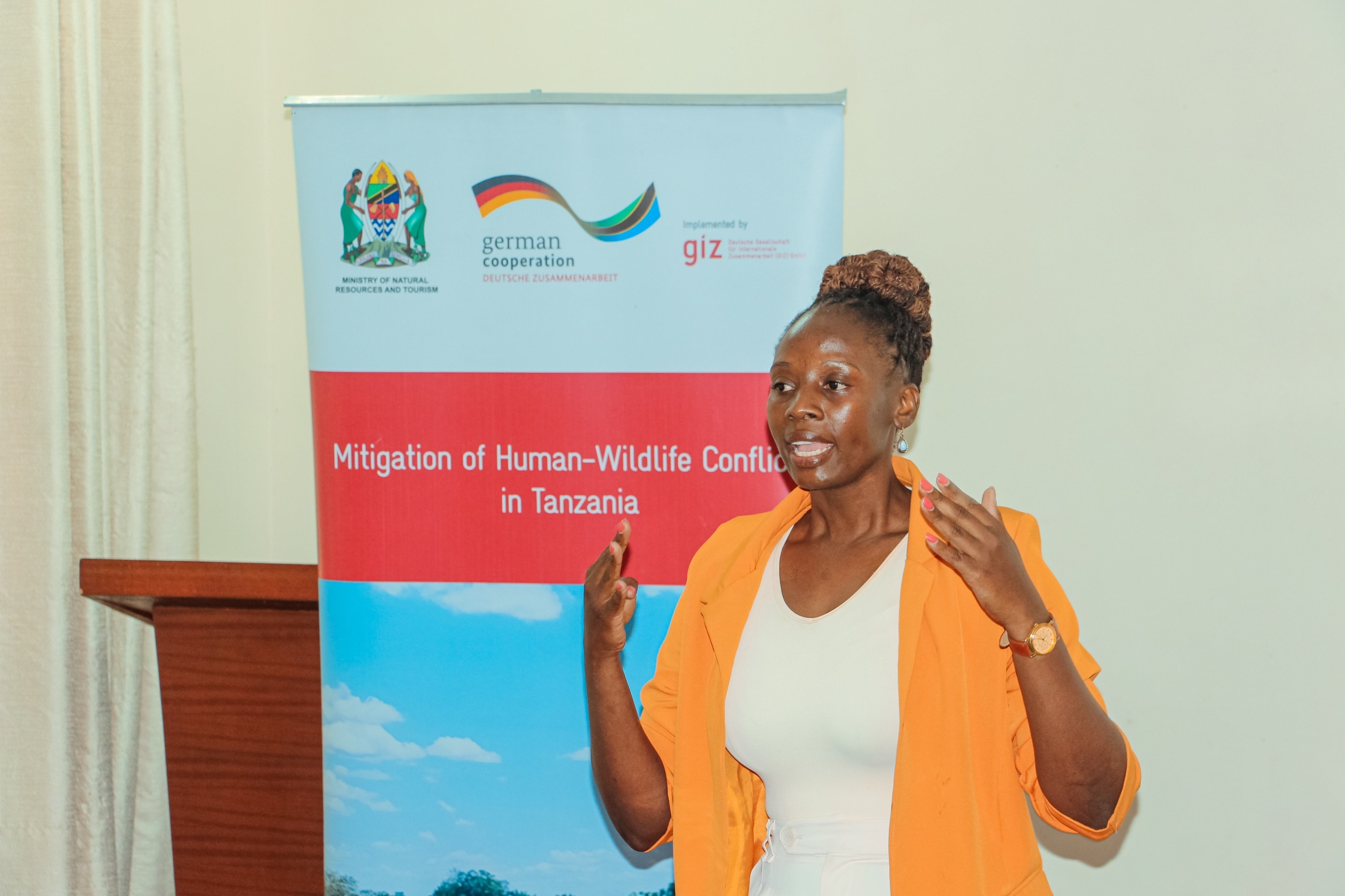 Environmentalist Regina Kabwogi makes a presentation at a workshop for editors on ways to mitigate the impact of conflicts between humans and wild animals in Tanzania organised by the Journalists’ Environmental Association of Tanzania and held in Bagamoyo