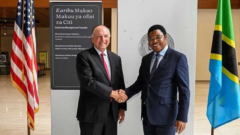 Prime Minister Kassim Majaliwa shakes hands with Citibank board chairman John Dugan, after their discussions held at the bank's head offices in New York, on the sidelines of current meetings of world leaders for the United Nations General Assembly,Tuesday