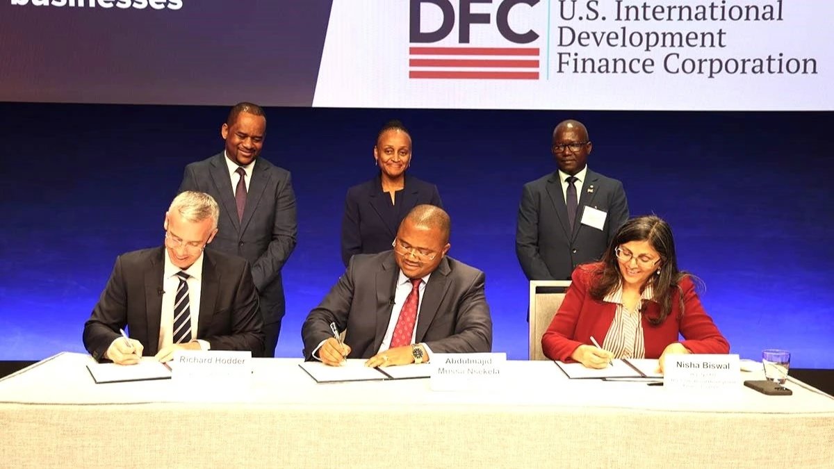 CRDB Bank Group CEO and managing director Abdulmajid Nsekela (C); Nisha Biswal, Deputy CEO of the US International Development Finance Corporation (DFC) (R); and Richard Hodder, Citi’s Managing Director and Global Head of Export and Agency Finance 